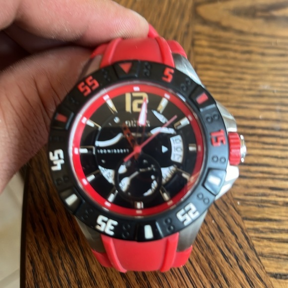 Mens Authentic Sport Guess, multifunction red silicone band. - Picture 3 of 5